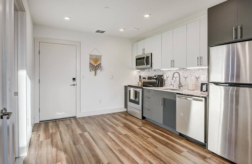 Brewerytown Apartment | Frontdesk | Studio Apt near Citizens Bank Park
