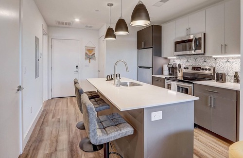 Brewerytown Apartment | Frontdesk | Studio Apt near the Liberty Bell