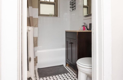 Hyde Park Apartment | FRONTDESK Studio Apt near The Museum of Science