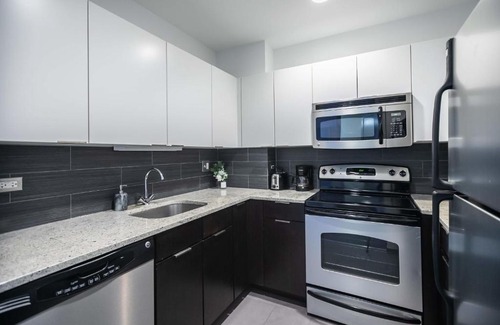 East Hyde Park Apartment | FRONTDESK Trendy Studio Apt near Lake Michigan