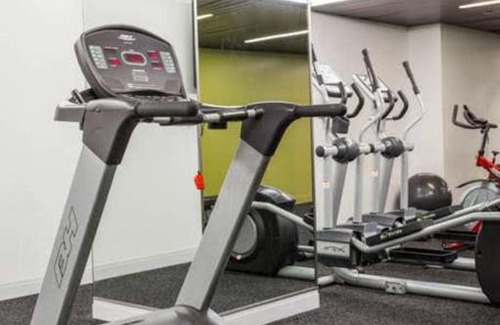 East Hyde Park Apartment | FRONTDESK Trendy Studio Apt near Lake Michigan