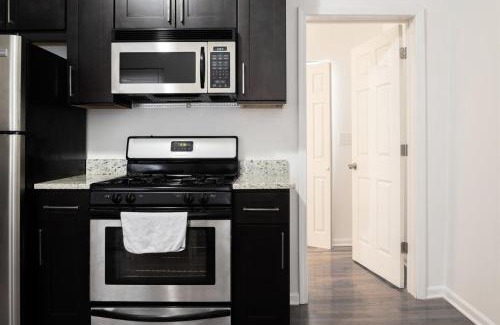 Noble Square Apartment | FRONTDESK Updated 1BR Apt in River West