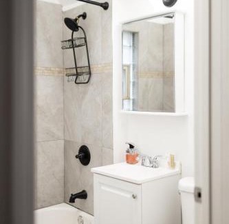 Noble Square Apartment | FRONTDESK Updated 1BR Apt in River West