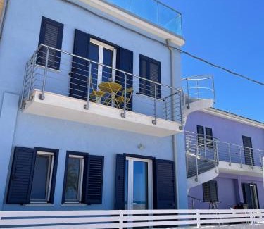 Marina Apartment | Fronte mare alba chiara - Houses & Flats