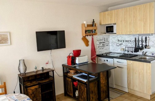 Frontignan Apartment | Frontignan, Appartement T2 Cabine 4 couchages à 100m de la plage.