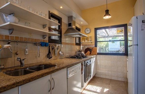 Las Flores House | Frontline Beach House: Your Dream Vacation in a Home with private beach access