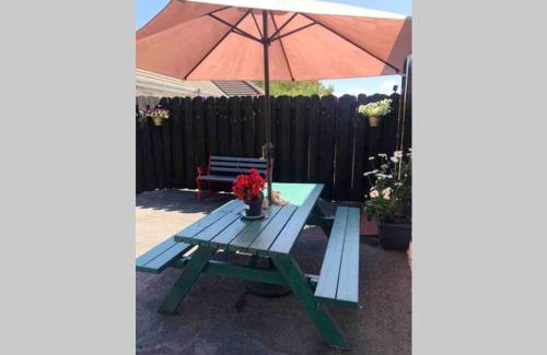 Oranmore Apartment | Fuchsia Apartment Tranquil Modern Seaside Apartment on the Wild Atlantic Way