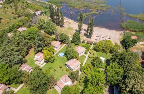 Nov Dojran House | Fuk-tak's bungalow