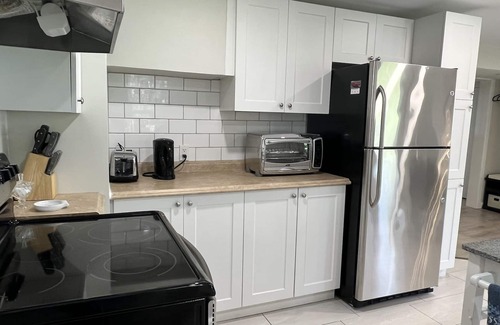 South Central Apartment | Full 2 bedroom Suite near Hospital, Downtown & Lake. Kelowna's Natures Oasis