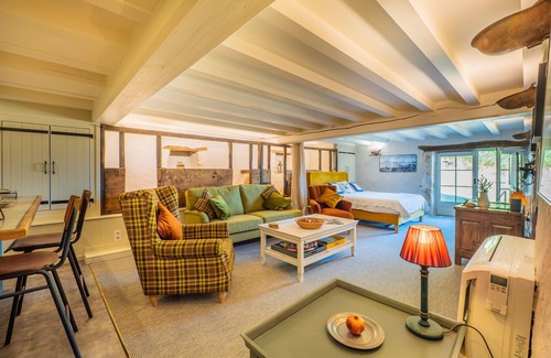 Vaux-Lavalette Apartment | Full AC and heating, private hot tub, high speed WiFi with spectacular views