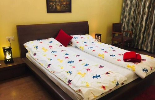 New Delhi Apartment | Full apartment with 3 bedrooms and kitchen