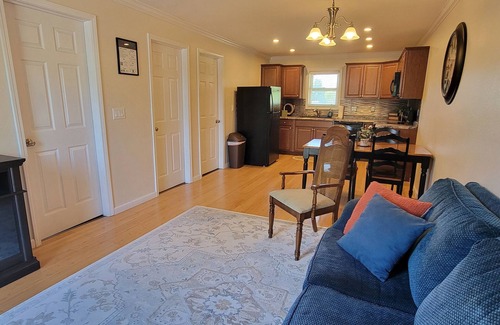 Nauvoo Apartment | Full family APT in Nauvoo-Walking distance to Temple and Historic Nauvoo