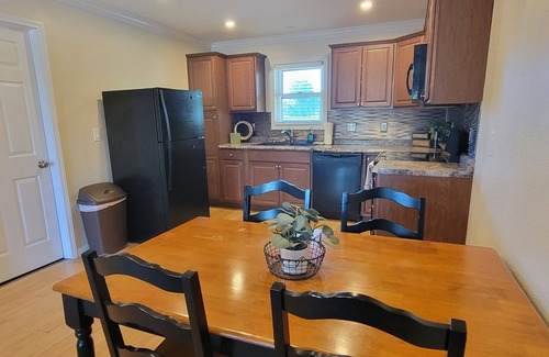 Nauvoo Apartment | Full family APT in Nauvoo-Walking distance to Temple and Historic Nauvoo