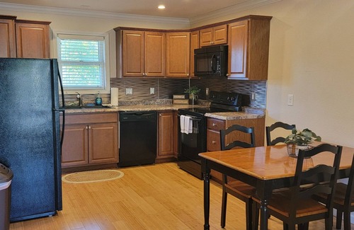 Nauvoo Apartment | Full family APT in Nauvoo-Walking distance to Temple and Historic Nauvoo
