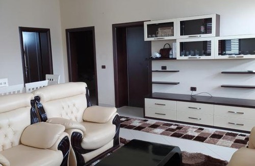 Ura Vajgurore Apartment | Full House