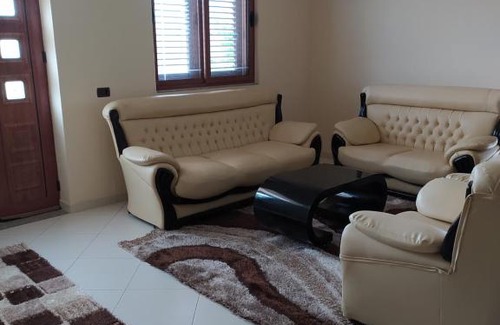 Ura Vajgurore Apartment | Full House