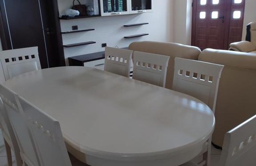 Ura Vajgurore Apartment | Full House