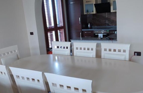 Ura Vajgurore Apartment | Full House