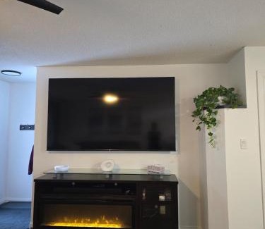 Regina Apartment | Full House - Main Floor