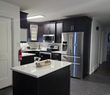 Regina Apartment | Full House - Main Floor