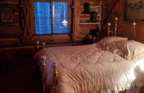 Hackensack Cabin | Full Log Family Lodge - private dock/beach & fire pit
