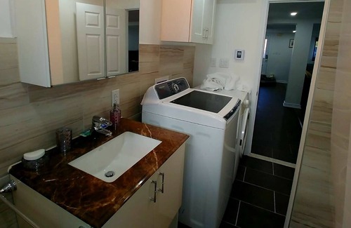 Anjou Apartment | Full modern 1 Bedroom Ground floor, free parking
