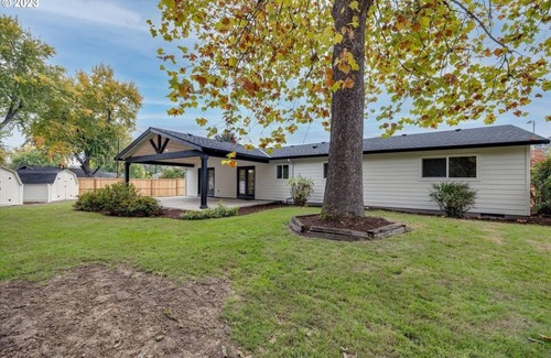 Cedar Hills House | Full remodeled home on 1/3rd Acre! Close to Nike WHQ and central Beaverton.