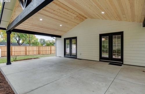 Cedar Hills House | Full remodeled home on 1/3rd Acre! Close to Nike WHQ and central Beaverton.