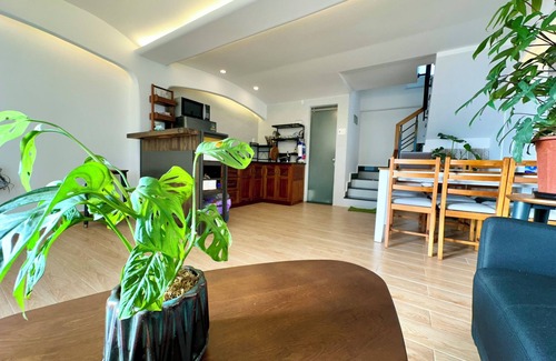 Phuong 10 House | Full townhouse 2BRs at Dalat center with full kitchen for family/group