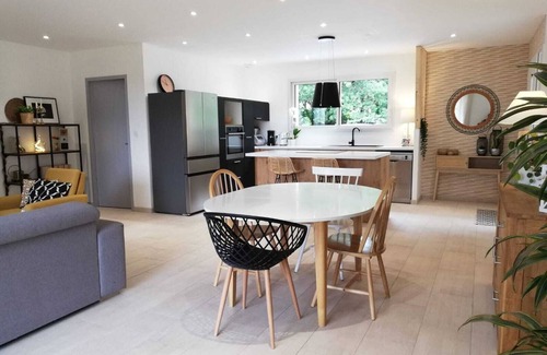 Saint-Etienne-d'Orthe House | Fully-equipped 3-bedroom house with pool, 30min from the ocean