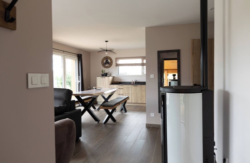 Les Poulieres Ski Chalet | Fully equipped 2022 chalet. quality bedding. private spa and outdoor area.
