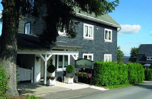 Masserberg Apartment | Fully equipped apartment with corner bath and forest view