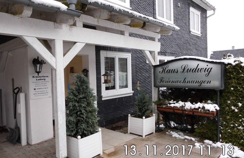 Masserberg Apartment | Fully equipped apartment with corner bath and forest view