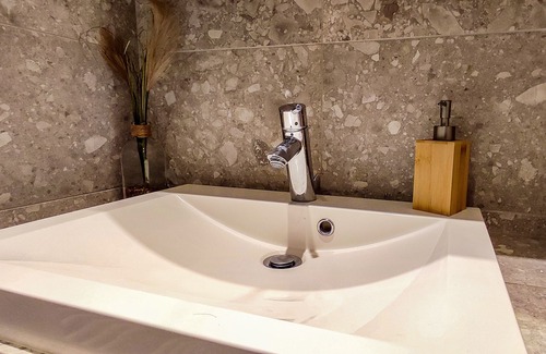 Luithagen Apartment | Fully equipped apartment great for public transport