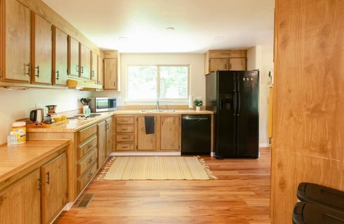 Jackson County House | Fully equipped house on the river with a private fishing hole.