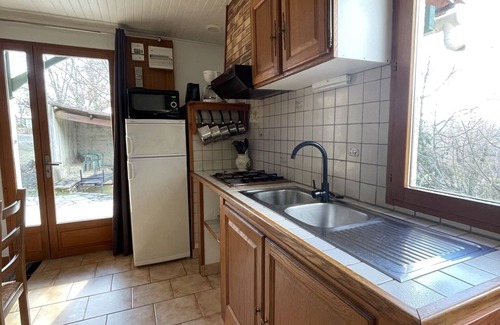 Joyeuse Cottage | Fully equipped modern gîte, swimming pools, tennis court, playground