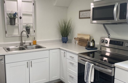Central Tacoma Apartment | Fully Equipped + Renovated APT Near Cheney Stadium
