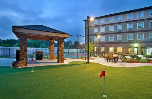 Elkhart Condo | Fully-Equipped Suite |Pool + Wi-Fi