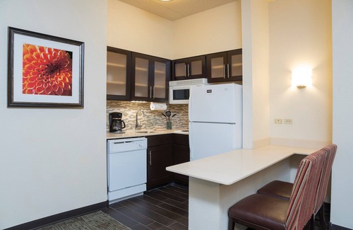 Oakbrook Terrace Condo | Fully-Equipped Suite | Complimentary Breakfast