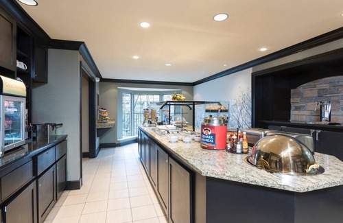 Oakbrook Terrace Condo | Fully-Equipped Suite | Complimentary Breakfast