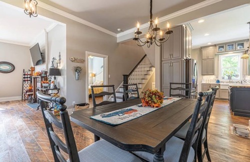 Abingdon House | Fully fenced, 1/2 acre, dog friendly in downtown Abingdon!