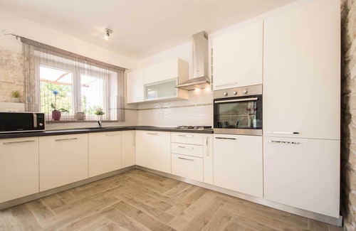 Modrusani Villa | Fully fenced, pet-friendly, ideal for families