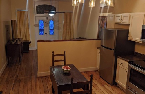 New Market Apartment | Fully Furnished 1 Bedroom Flat in Historic Downtown New Market
