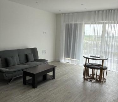 Cambridge Apartment | Fully furnished 2 bedroom complete Apartment for 5 Guest