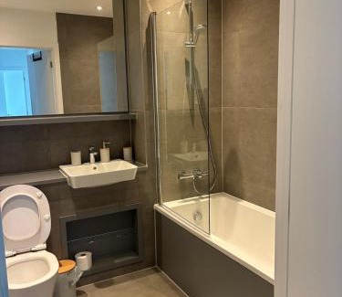 Cambridge Apartment | Fully furnished 2 bedroom complete Apartment for 5 Guest