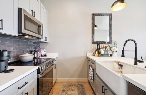 Seventh Ward Apartment | Fully furnished 2nd FL 2bd/2ba charmer in Treme