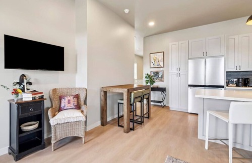 Seventh Ward Apartment | Fully furnished 2nd FL 2bd/2ba charmer in Treme