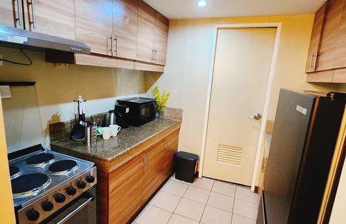 Mandaluyong Condo | Fully Furnished 3-bedroom condo in the heart of Mandaluyong with great amenities