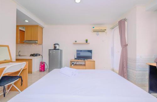 Depok Apartment | Fully Furnished and Comfy Studio Apartment Margonda Residence 3 By Travelio