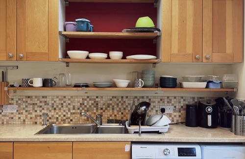 Elm Park House | Fully Furnished Easy London Stay-Access by Elm Park & City Airport-Studio